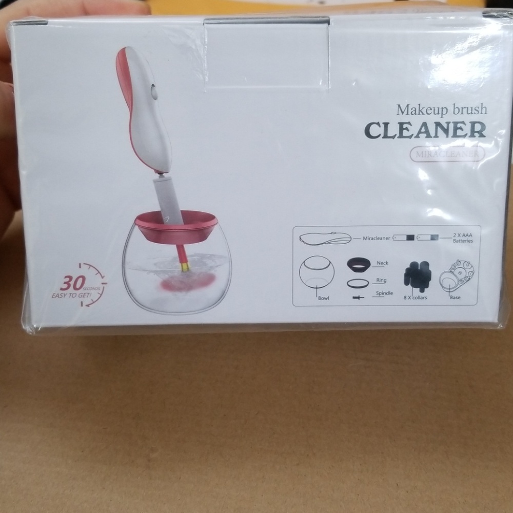 Makeup brush cleaner